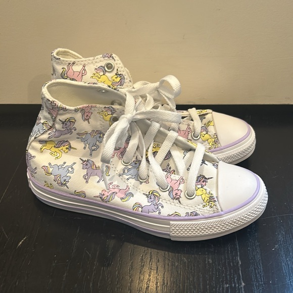 *NEW* Girls Converse Chuck Taylor, unicorn collection high tops - size 1 - Picture 1 of 11
